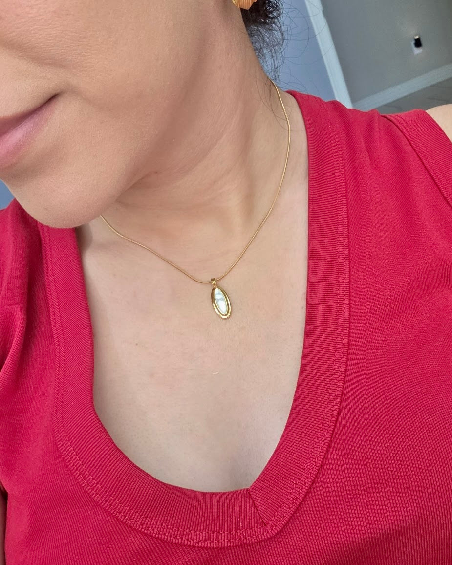 Olivia Oval Pendant Necklace