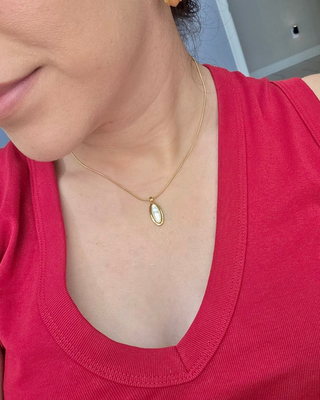 Olivia Oval Pendant Necklace