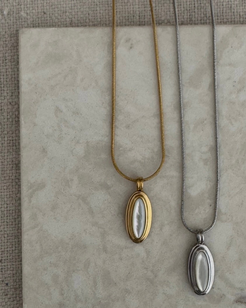 Olivia Oval Pendant Necklace