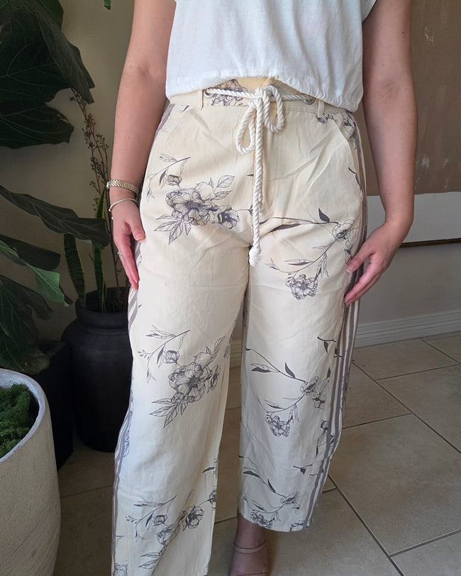 Izzie Printed Daisy Pants-Sand