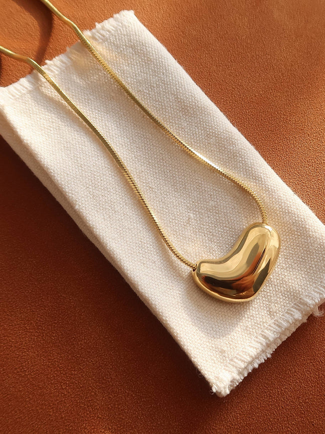 Darcy Puff Necklace